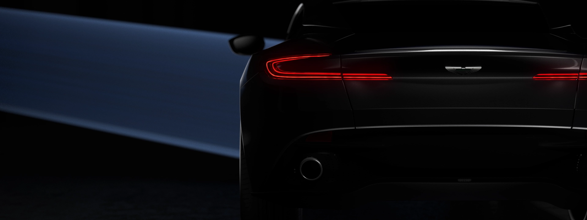 AM_662275828B754FB3F62063B9_LN_ASTON_MARTIN_02